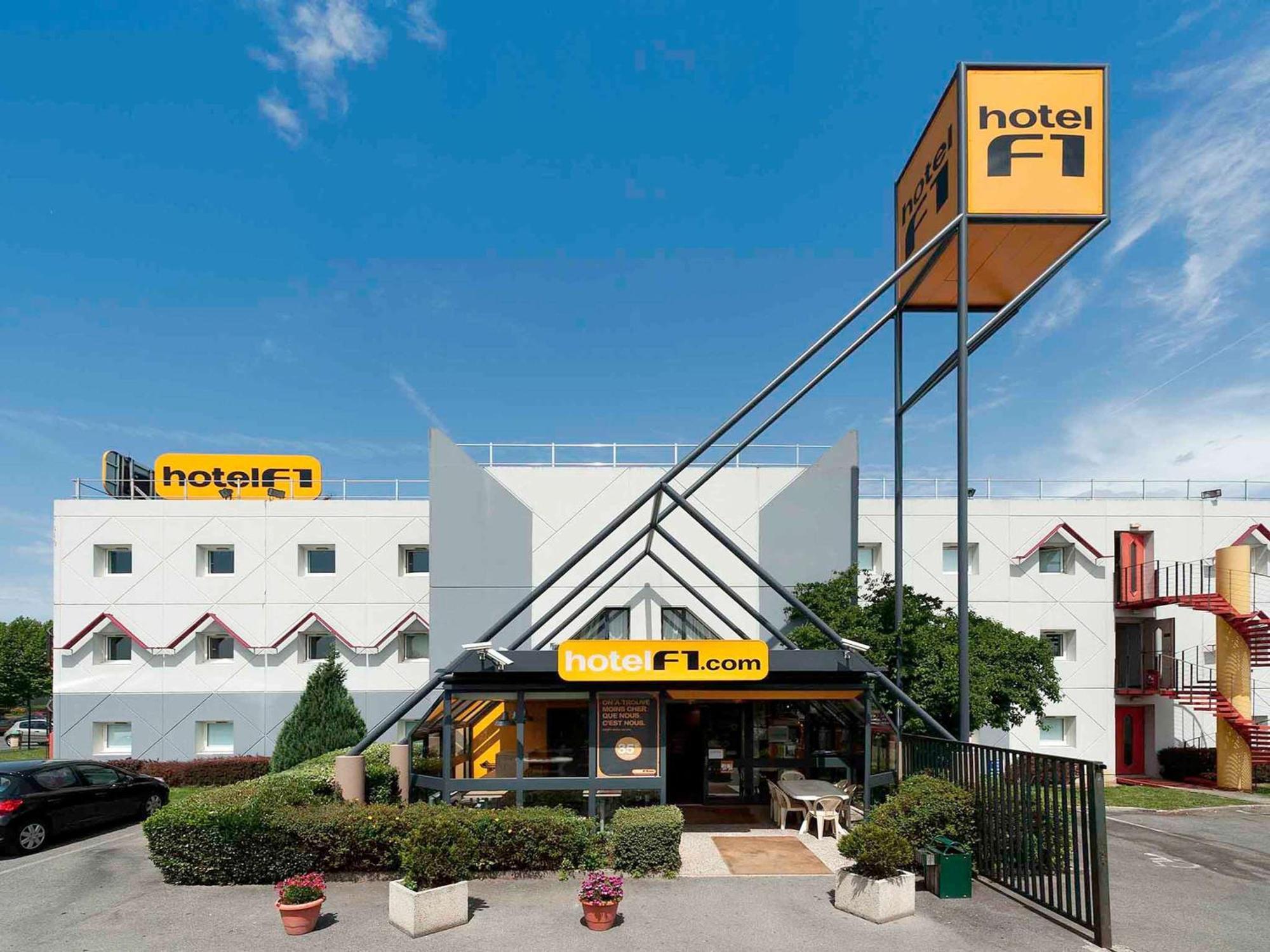 Hotelf1 Tours Nord 3*